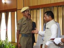 Shri Probinstar Kharbani receiving Presidents Medal for Gallantry Independence Day 2014 from Hon'ble CM of Meghalaya